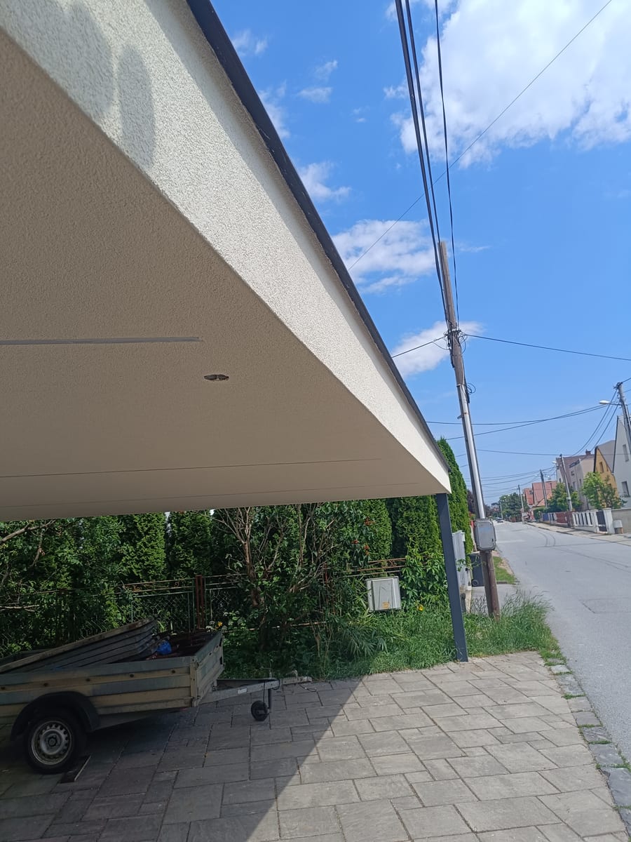 Veľkorozponový oceľový prístrešok pre tri autá – fotka 17
