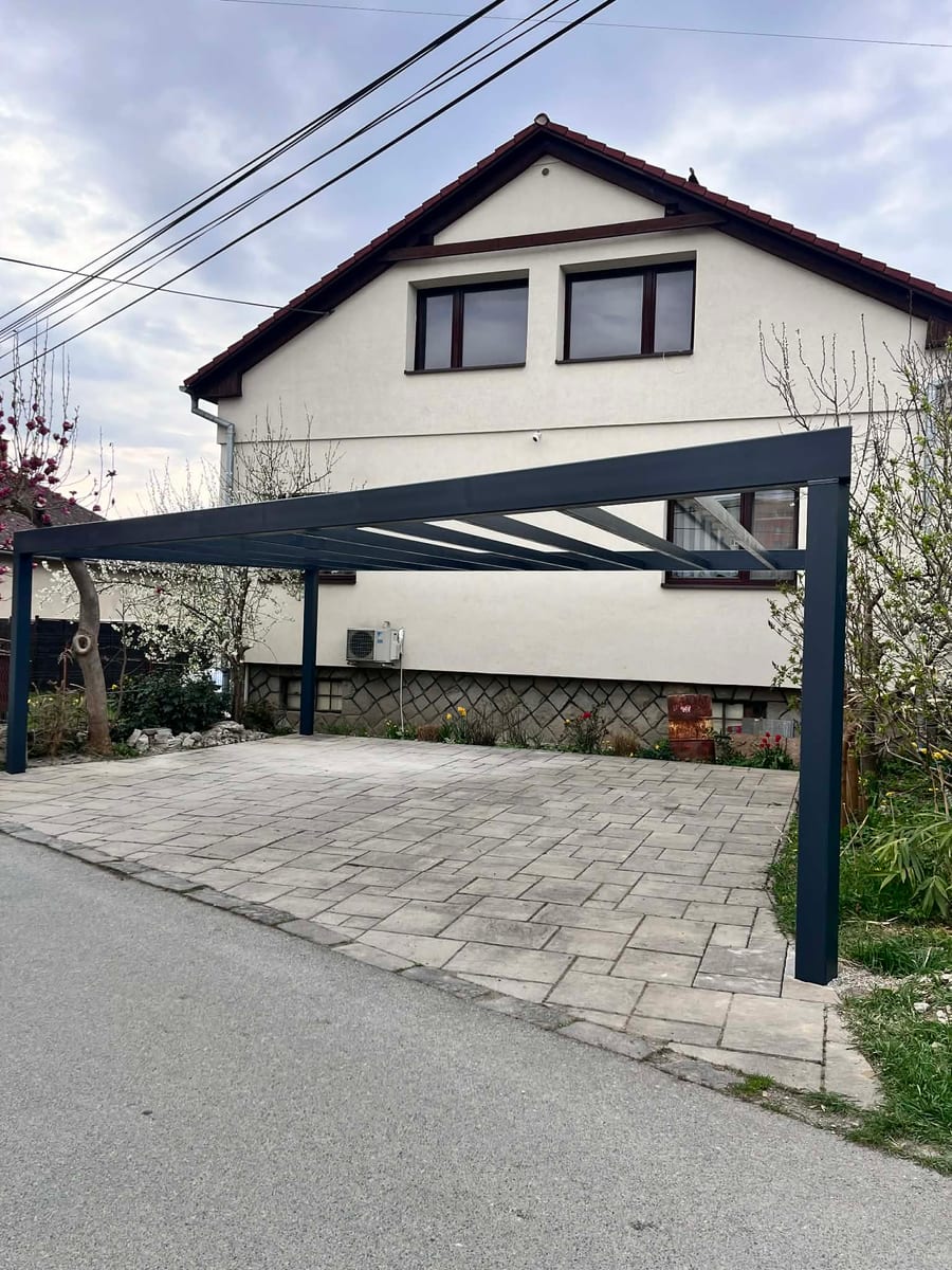 Veľkorozponový oceľový prístrešok pre tri autá – fotka 2