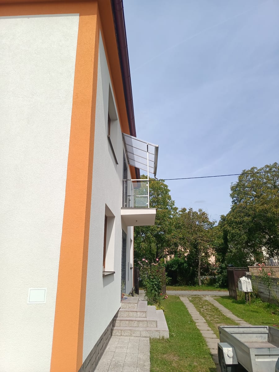 Nerezový prístrešok so skleneným zábradlím – fotka 6