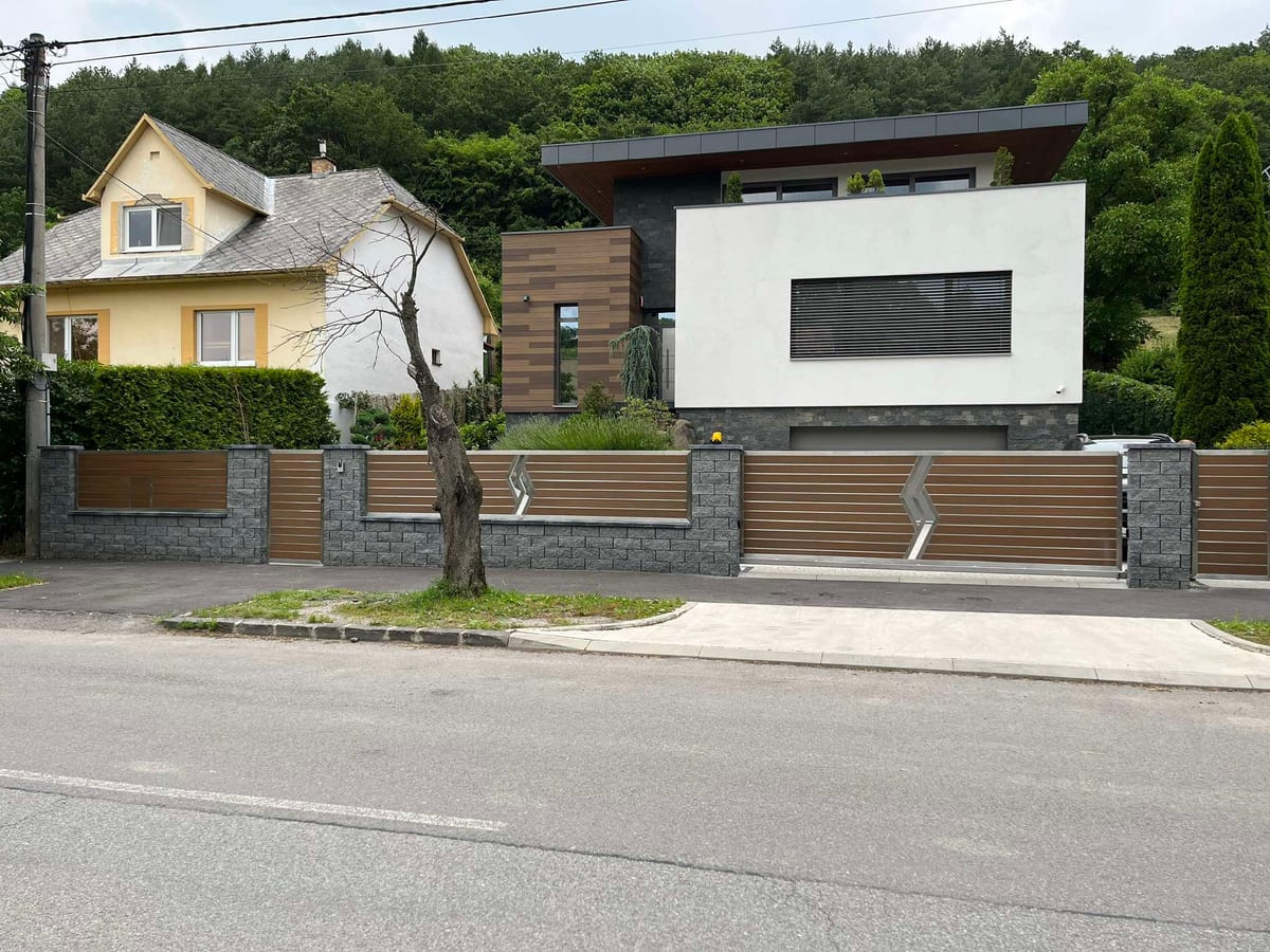 Nerezová samonosná brána s bráničkami – fotka 6